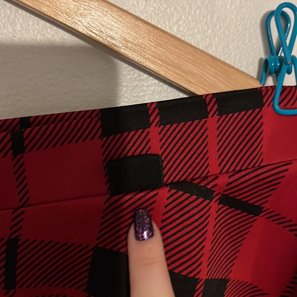 Hot Topic Red & Black Plaid O-Ring Skater Skirt - Picture 2 of 4